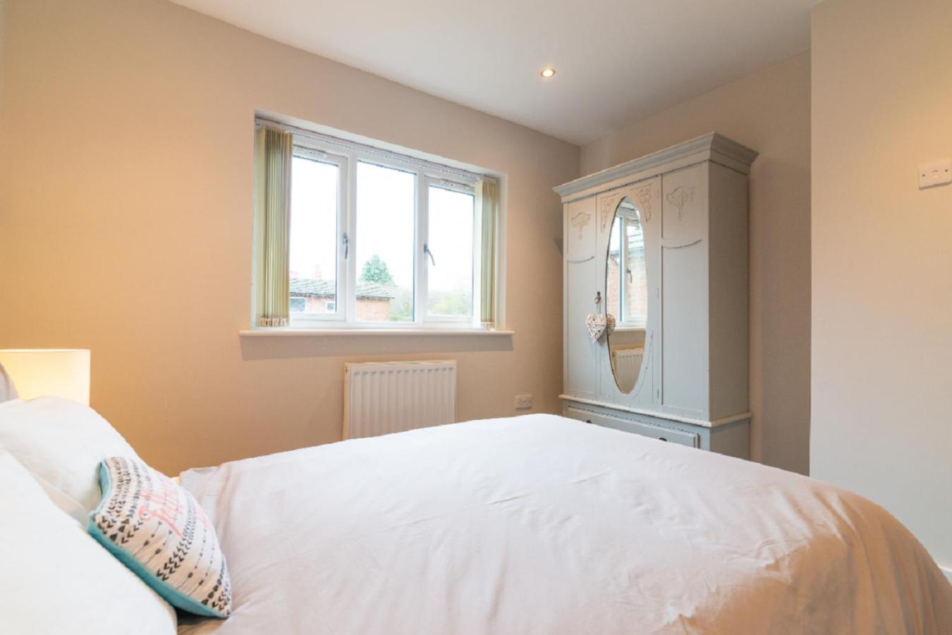 Beautiful 6 Bedroom Holiday Home, Manchester Вітеншо Екстер'єр фото